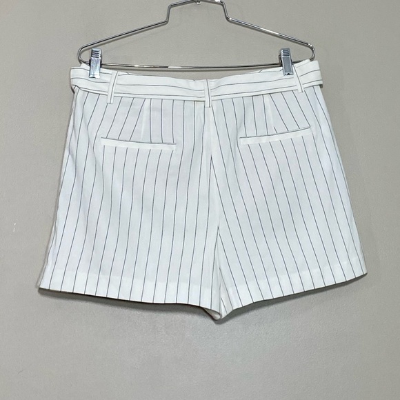 NWT Loft || Womans striped shorts with cloth belt size 6 - Picture 2 of 7